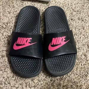Nike women’s slides